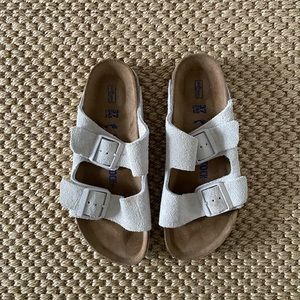 Birkenstock Arizona Soft Footbed Sandals Size 37 in Antique White